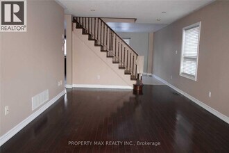 7 Solstice Dr in Toronto, ON - Building Photo - Building Photo