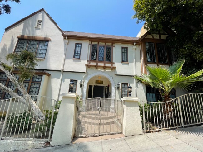 1825 Ivar Ave-Unit -206 in Los Angeles, CA - Foto de edificio - Building Photo