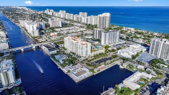 3020 NE 32nd Ave in Fort Lauderdale, FL - Foto de edificio - Building Photo
