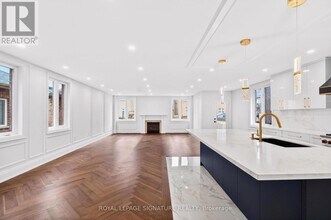 5180 Littlebend Dr in Mississauga, ON - Building Photo - Building Photo