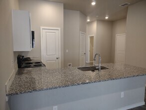 2120 N Avenue J in Lubbock, TX - Building Photo - Building Photo