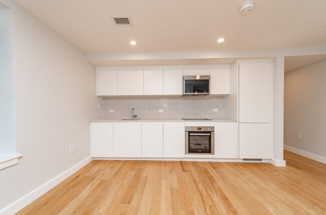 23 Fleet St, Unit #4 in Boston, MA - Building Photo - Building Photo