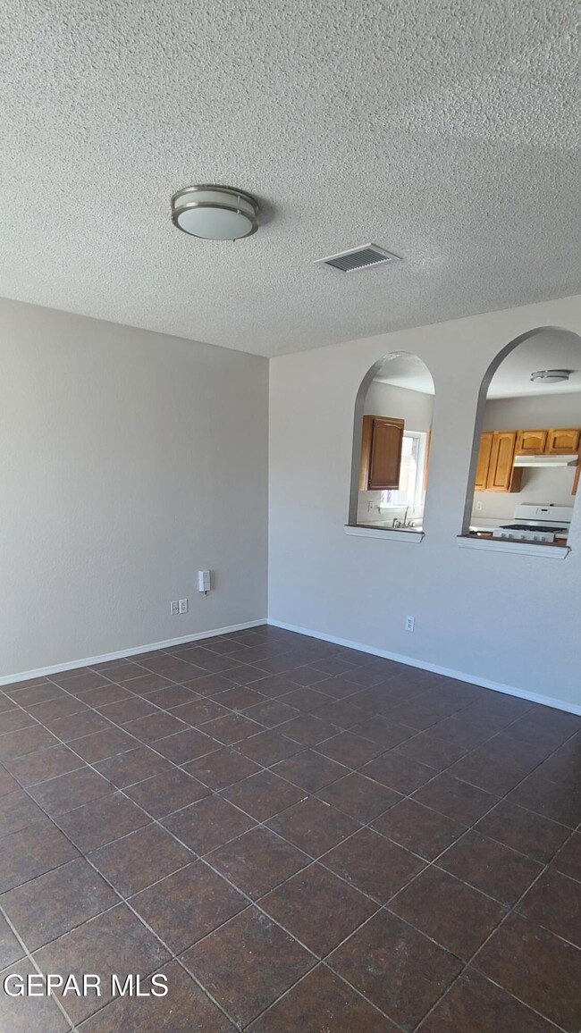 3309 Elias Pl in El Paso, TX - Building Photo - Building Photo