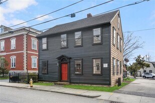 14 Elm St in Newport, RI - Building Photo