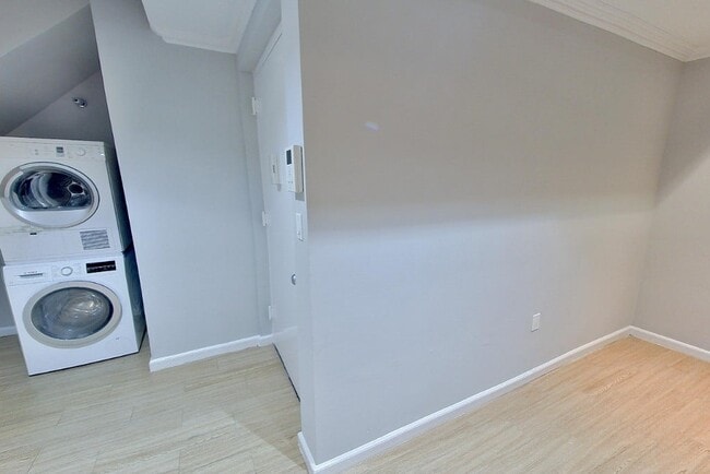 47 1/2 1st Street (2nd & 1st Ave), #1F, Unit 1F in New York, NY - Building Photo - Building Photo