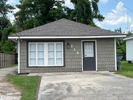 216 Brundrette St in Lake Charles, LA - Building Photo