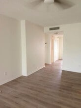 6300 NW 62nd St in Tamarac, FL - Foto de edificio - Building Photo