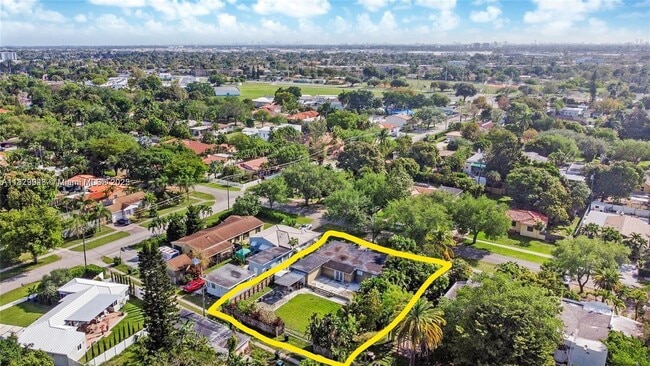 property at 516 Lavilla Dr