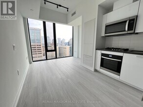 195 McCaul St in Toronto, ON - Building Photo - Building Photo