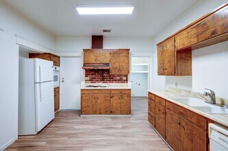 2962 De Wolf Ave in Sanger, CA - Building Photo - Building Photo