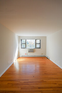 561 W Cornelia Ave, Unit #482 in Chicago, IL - Building Photo - Building Photo