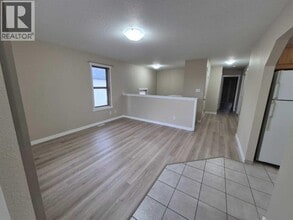 467 Blackfoot Manor W in Lethbridge, AB - Building Photo - Building Photo