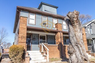4114 E Washington St in Indianapolis, IN - Foto de edificio - Building Photo