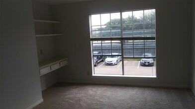 2626 Holly Hall St in Houston, TX - Foto de edificio - Building Photo