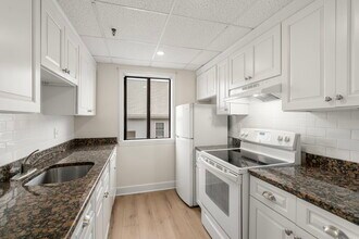 111 Foster St, Unit 401 in Peabody, MA - Building Photo - Building Photo