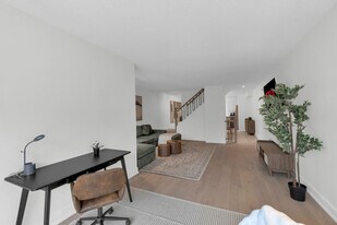 626 Adelaide St W in Toronto, ON - Building Photo