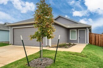 4040 Equestrian Dr in Aubrey, TX - Building Photo - Building Photo