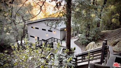 19562 Cave Way in Topanga, CA - Building Photo - Building Photo