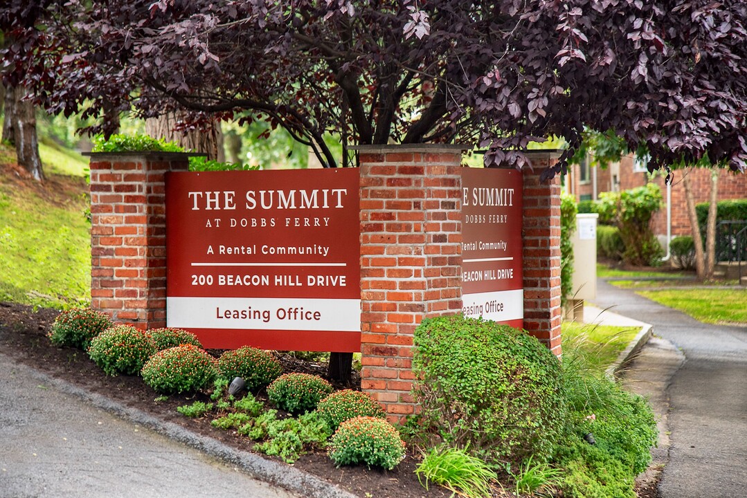 The Summit at Dobbs Ferry in Dobbs Ferry, NY - Building Photo