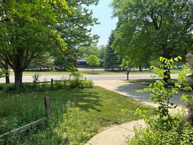 7032 Old Sauk Rd, Unit 7032 in Madison, WI - Foto de edificio - Building Photo