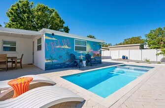 10907 57th Ave in Seminole, FL - Foto de edificio - Building Photo