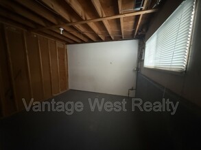 1097 Monterey Ct in Kelowna, BC - Building Photo - Building Photo