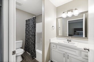 The Oaks Apartments in Upland, CA - Building Photo - Interior Photo