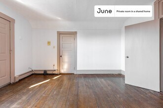 Private bedroom in 3 bed/1 bath Home in Boston, MA - Building Photo - Building Photo