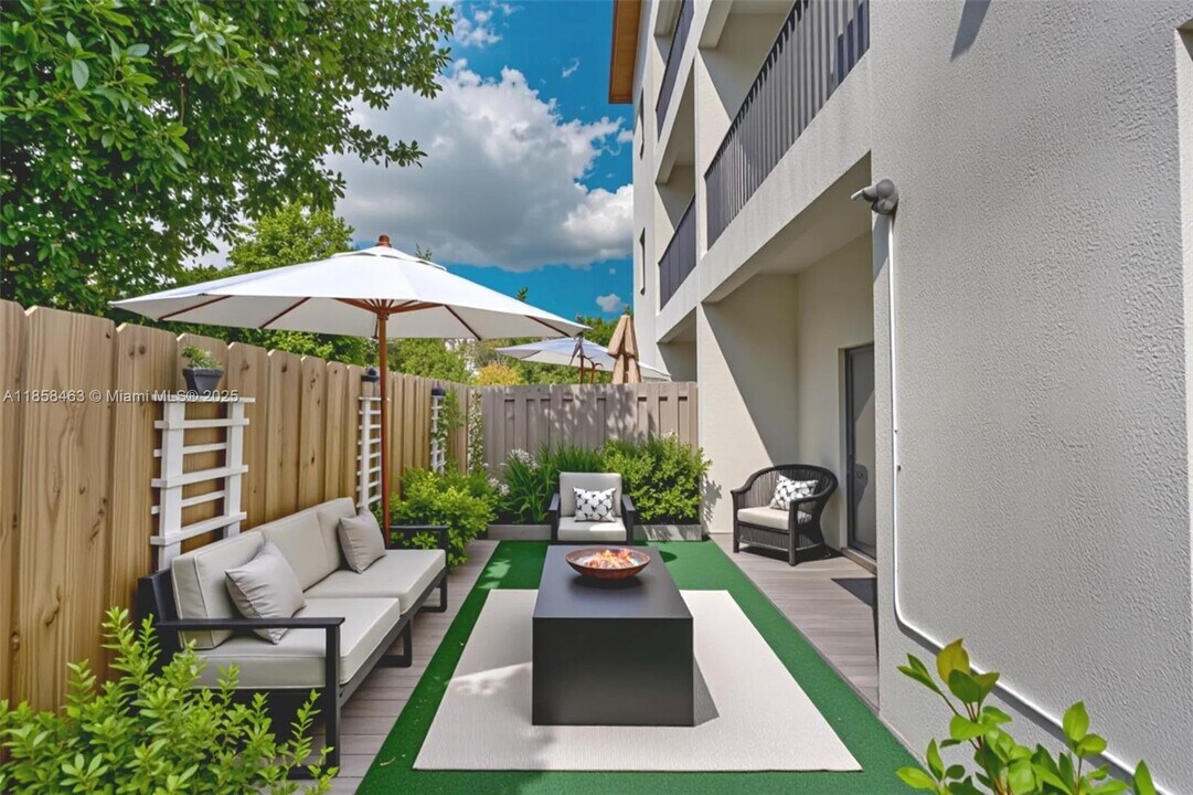 8151 NW 104th Ave in Doral, FL - Building Photo