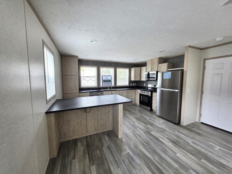 23479 Ada Ave in Warren, MI - Building Photo