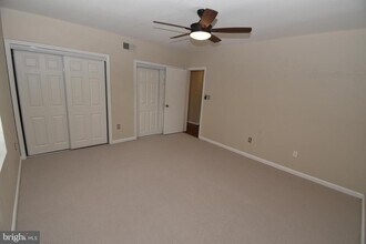 1816 Queens Ln in Arlington, VA - Foto de edificio - Building Photo