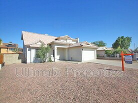 7946 W Oregon Ave in Glendale, AZ - Building Photo