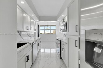 100 Golden Isles Dr, Unit 1410 in Hallandale Beach, FL - Building Photo - Building Photo