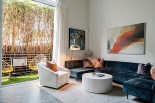 1220 N Orange Grove Ave in West Hollywood, CA - Building Photo