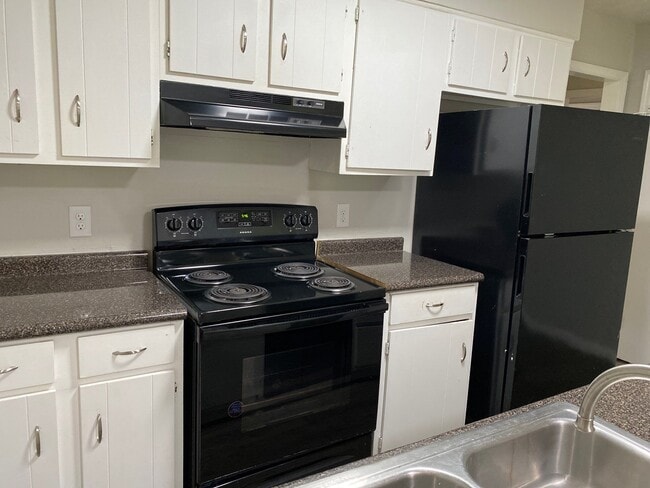 101 Bayberry Dr, Unit L in Jackson, TN - Foto de edificio - Building Photo