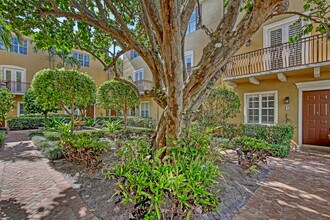 72 SE 6th Ave-Unit -C in Delray Beach, FL - Foto de edificio - Building Photo