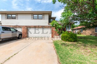 2241 S White Oak Dr in Wichita, KS - Building Photo