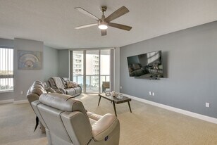 241 Riverside Dr, Unit SI FL1-ID1546408P in Holly Hill, FL - Building Photo