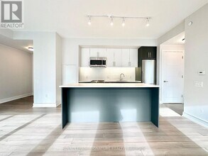 2525 Bathurst St in Toronto, ON - Building Photo - Building Photo