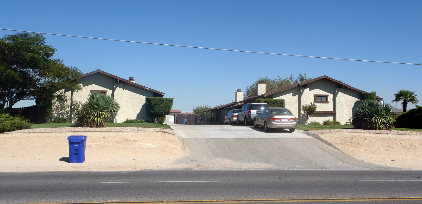 15578 Mojave Dr in Victorville, CA - Foto de edificio