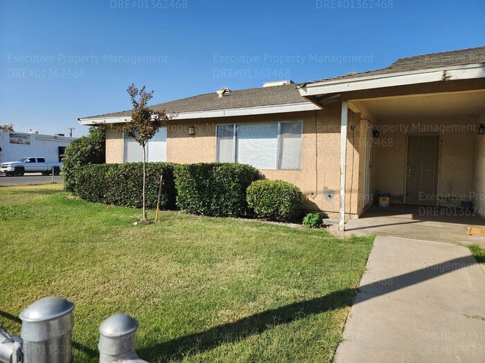 1230 Dolores St in Bakersfield, CA - Building Photo