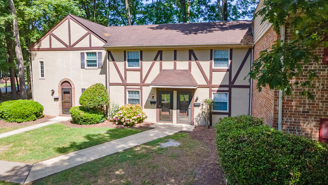 Foxcroft I in Hampton, VA - Foto de edificio - Building Photo