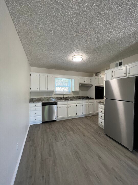 824 Park View in Stephenville, TX - Building Photo