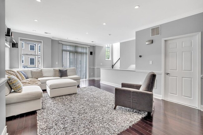 274 Roslyn Ct in West New York, NJ - Building Photo - Building Photo