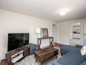 149 Dorchester St, Unit 1 in Boston, MA - Building Photo - Building Photo