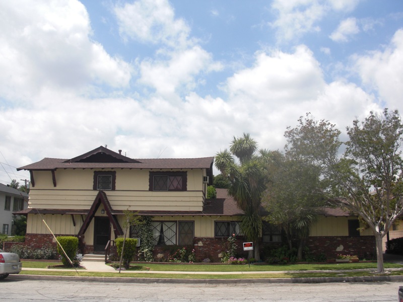 255 S Pine St in San Gabriel, CA - Foto de edificio