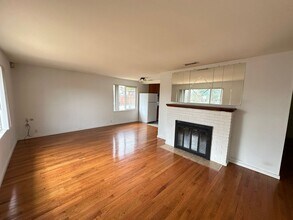 1254 SW 112th St in Seattle, WA - Building Photo - Building Photo