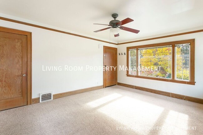 1843 N Schofield St in Portland, OR - Building Photo - Building Photo