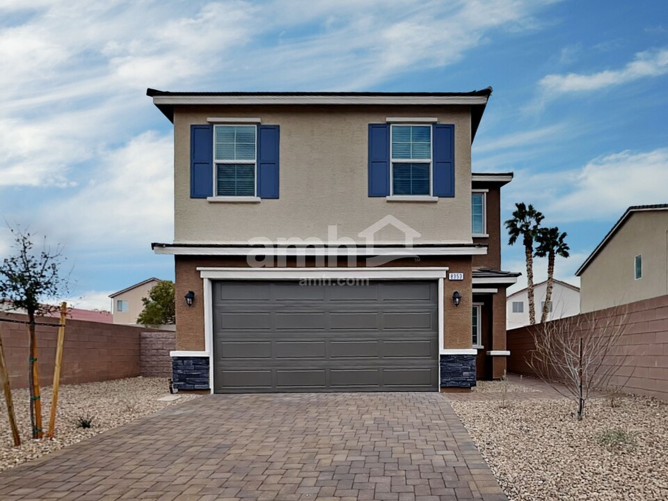 8353 Flagpole Loop Ave in Las Vegas, NV - Building Photo