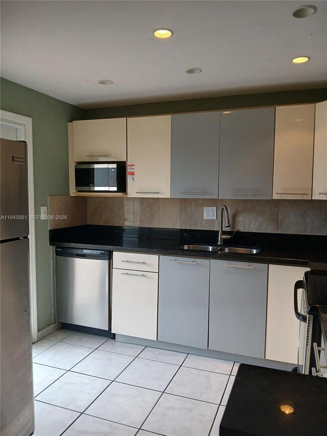 property at 5950 Del Lago Cir